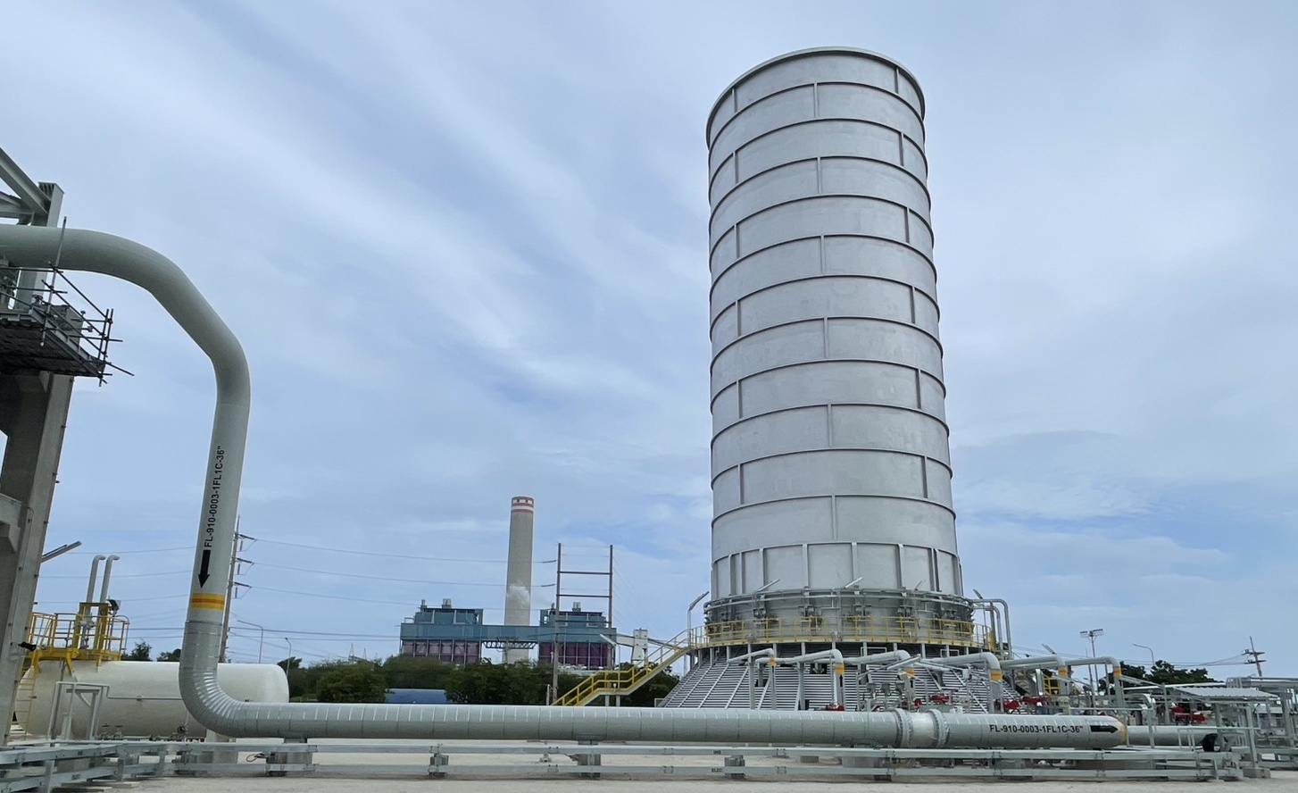 Enclosed ground flare pipe rack